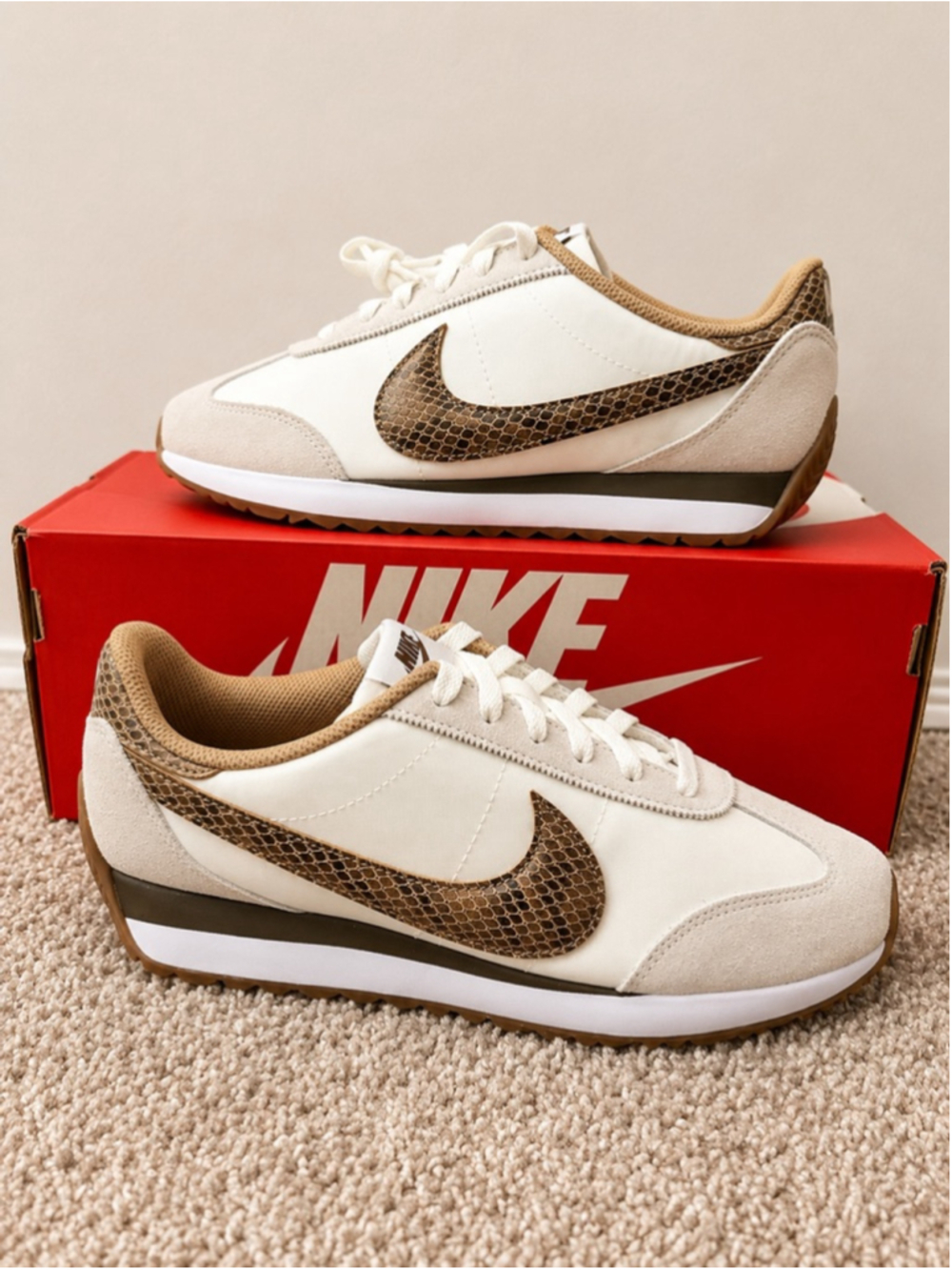 Nike Women Pacific Premium British Khaki and White Colorway Size 9.5